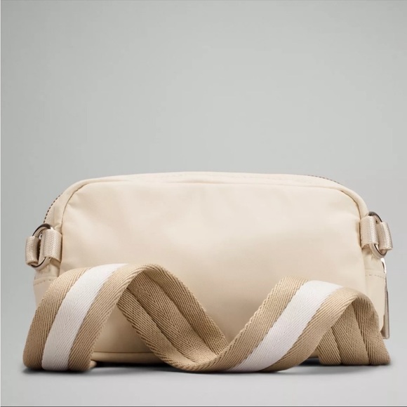 Lululemon Everywhere Crossbody Bag - Picture 3 of 5